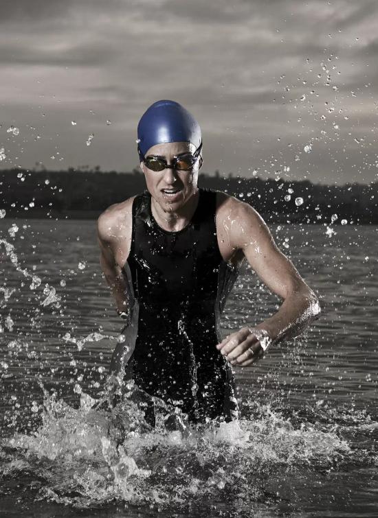 爱游戏体育-大型铁人70.3赛，速度与耐力的极限考验的简单介绍