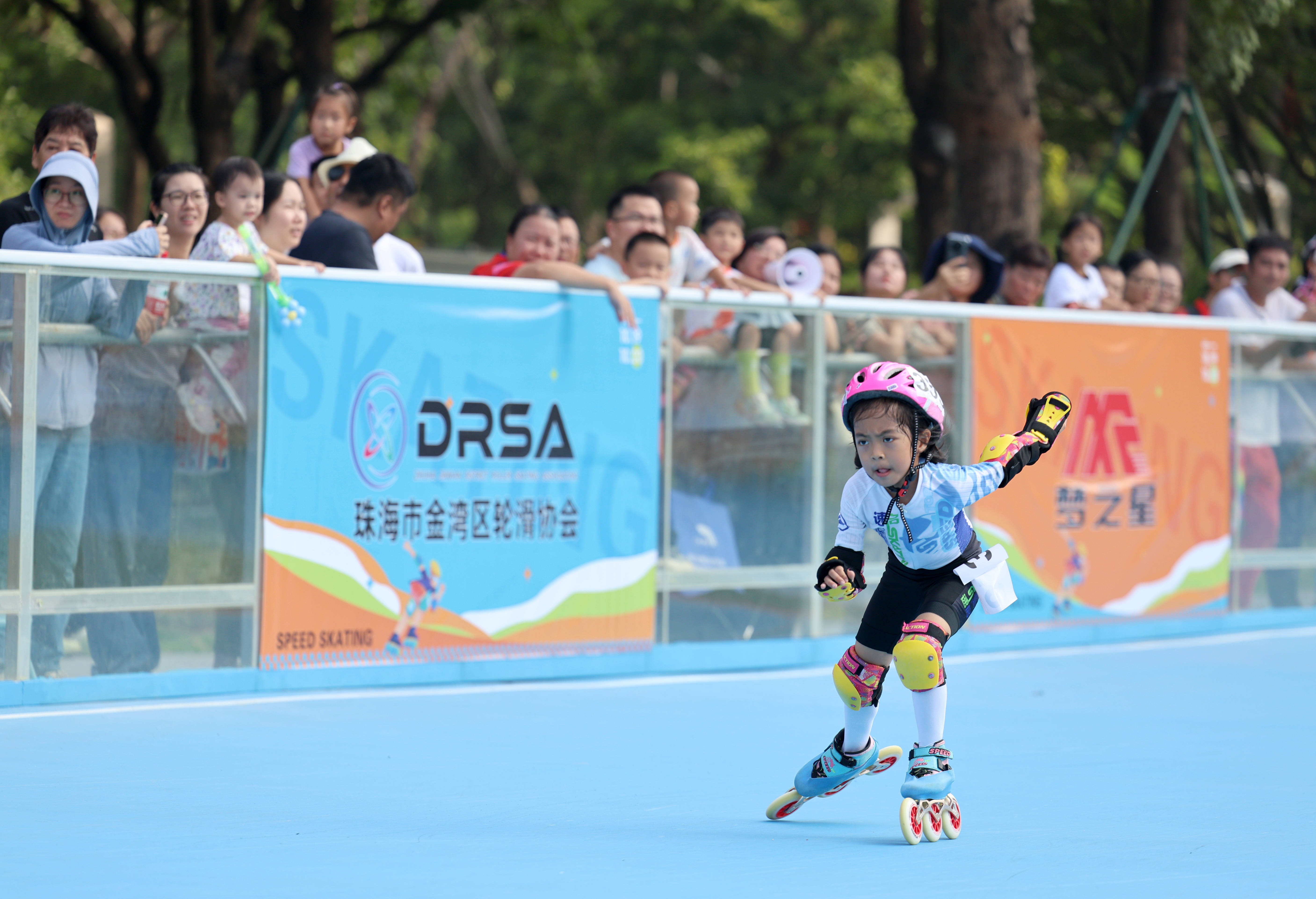 包含快速轮滑赛,流动的青春与速度碰撞的词条 包含快速轮滑赛,流动的青春与速度碰撞的词条