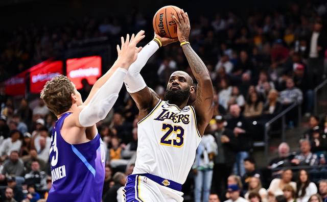 湖人逆转取胜,詹姆斯表现全场最佳 湖人逆转取胜,詹姆斯表现全场最佳