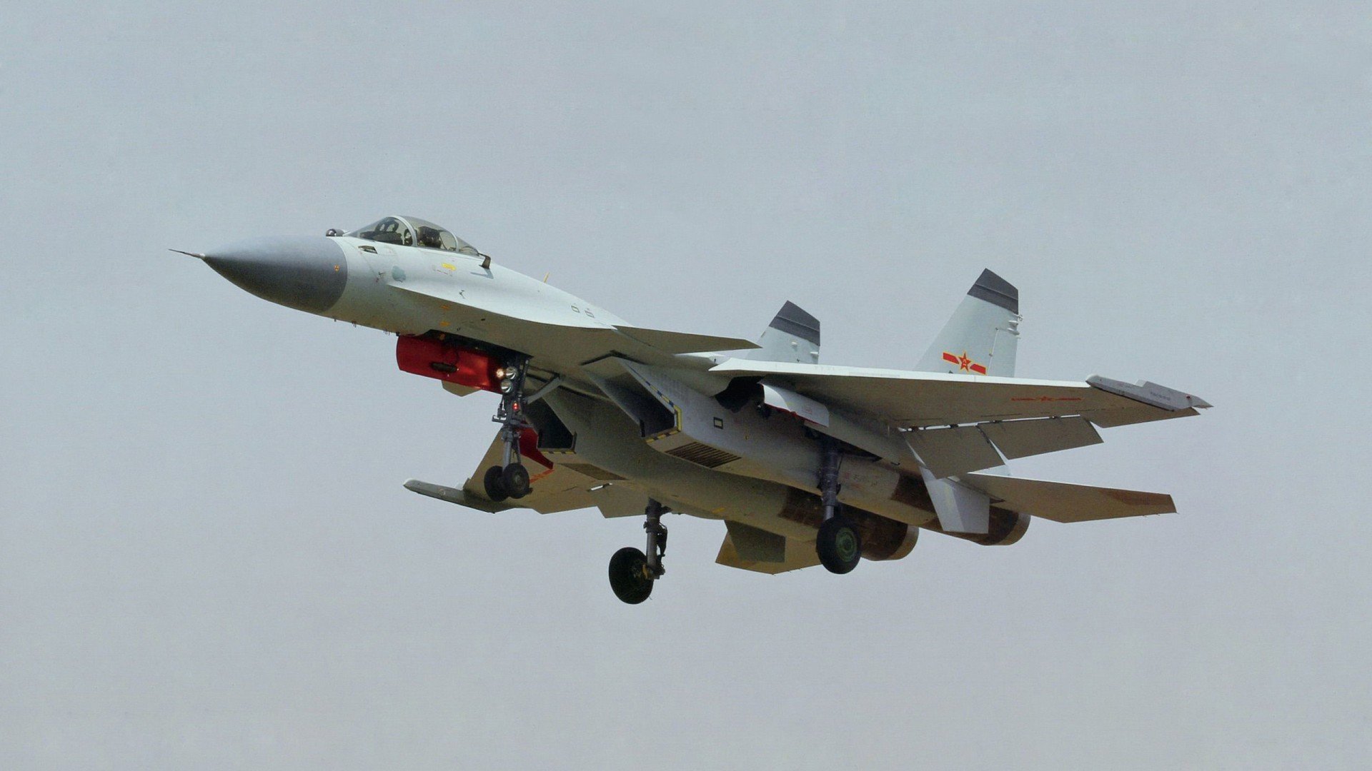 “泥泞狂潮:雨后泥地的极速追逐”,泥泞狂摆鱼