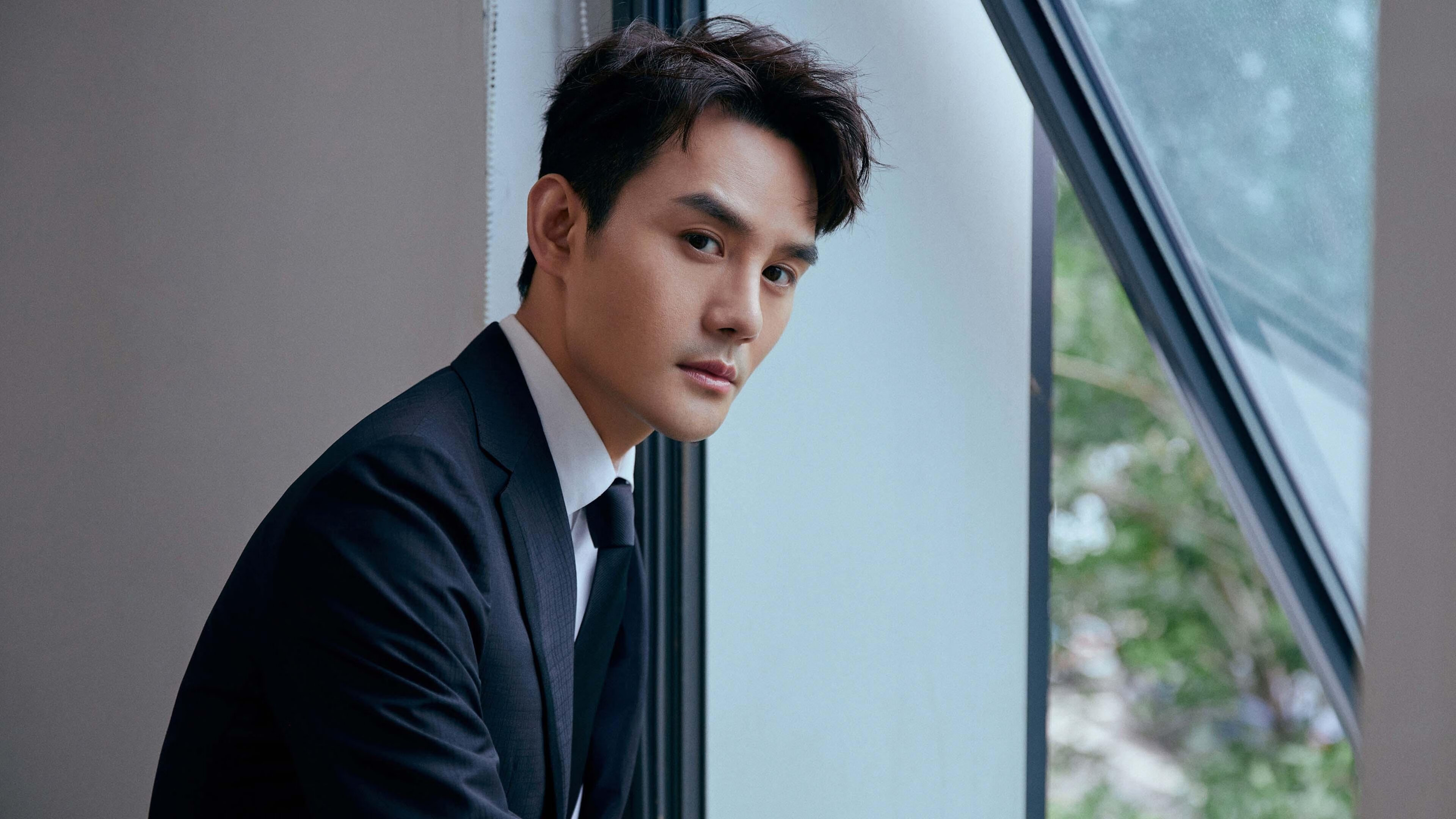 爱游戏体育app-火爆足球场上的对决，紧张刺激之余还有谁能胜出？，足球现场气氛