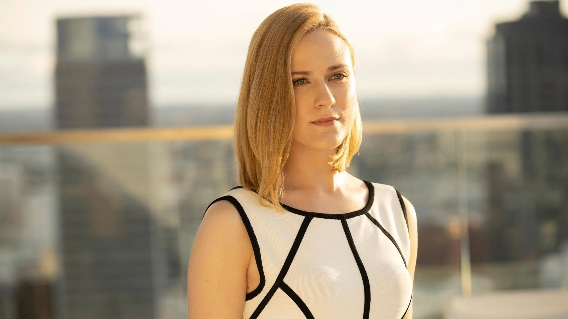 泥泞冲刺：泥地赛段中车手的极速较量，泥泞汽车