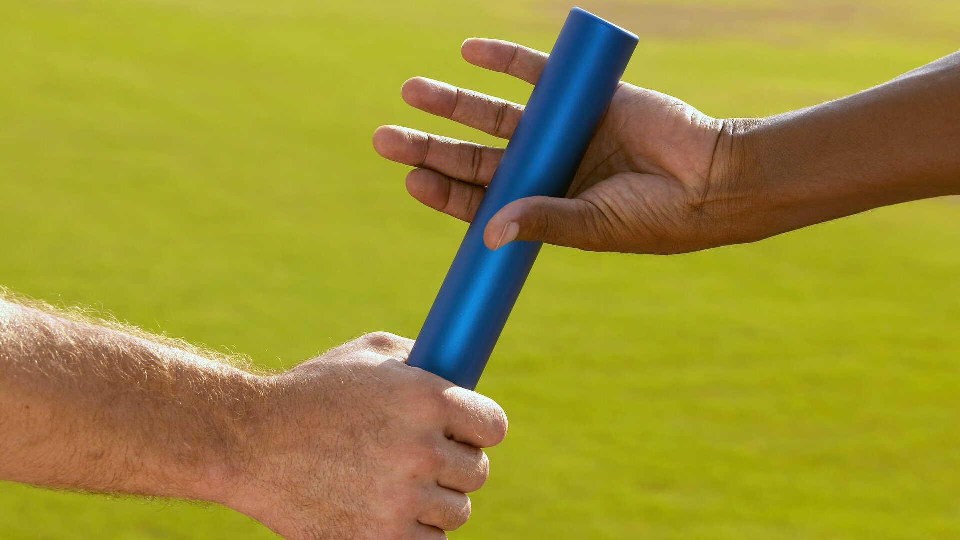 比赛临场调整成败手各队教练斗法精彩,大赛前夕,教练员喋喋不休地嘱咐