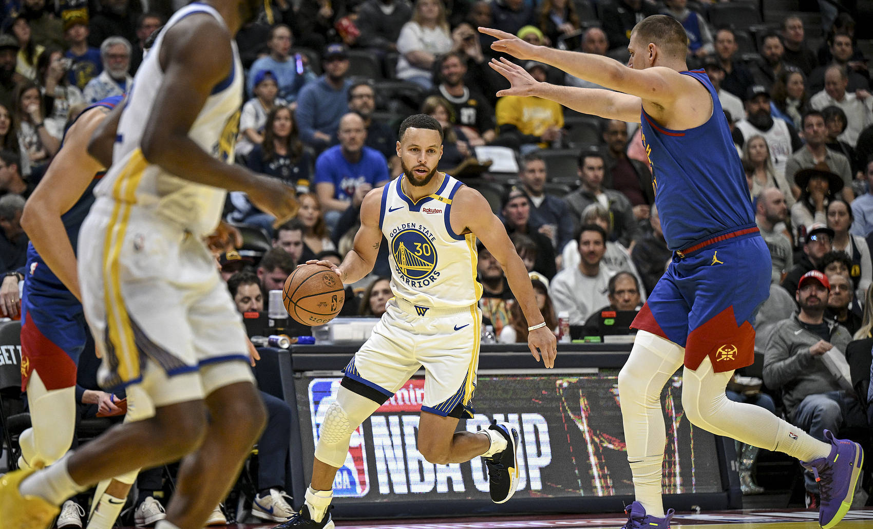 关于爱游戏体育：勇士队赛季中期调整：能否找到解决替补阵容问题的方案？的信息