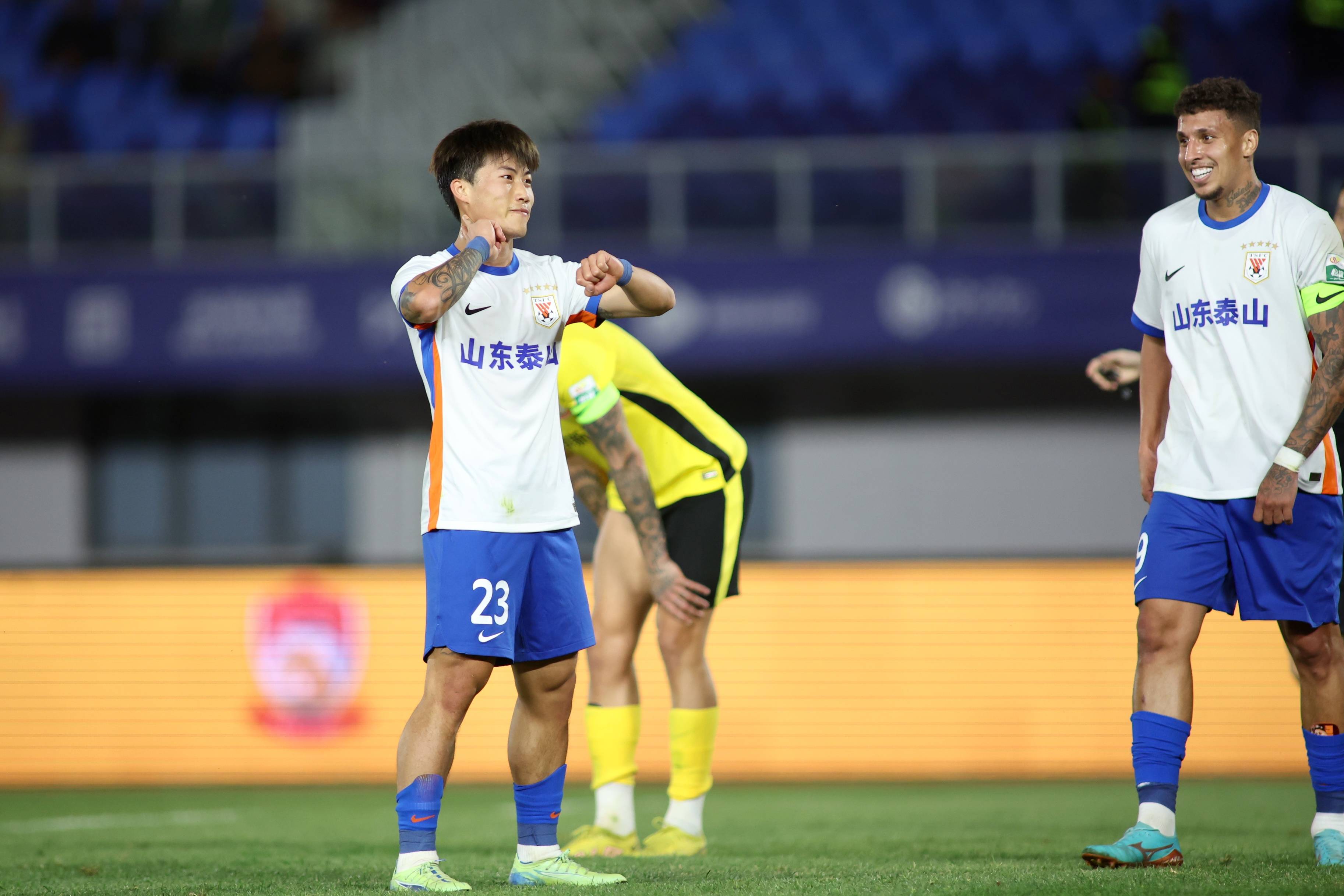 爱游戏体育:中超联赛第六轮:比赛精彩纷呈,悬念迭起,球迷大呼过瘾的简单介绍 爱游戏体育:中超联赛第六轮:比赛精彩纷呈,悬念迭起,球迷大呼过瘾的简单介绍