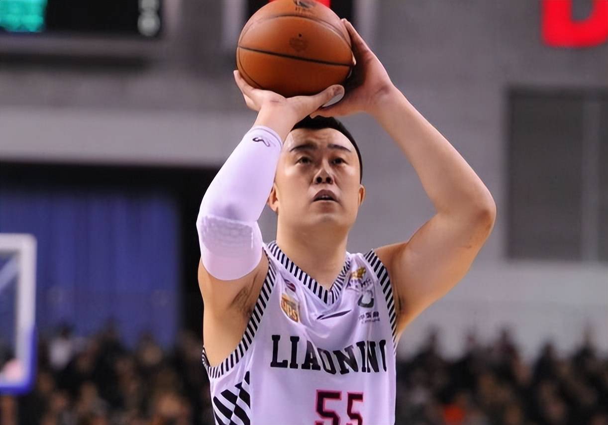 爱游戏体育（AYX）官方APP下载-包含爱游戏体育：CBA球员转会市场风云变幻，引援补强备战新赛季的词条