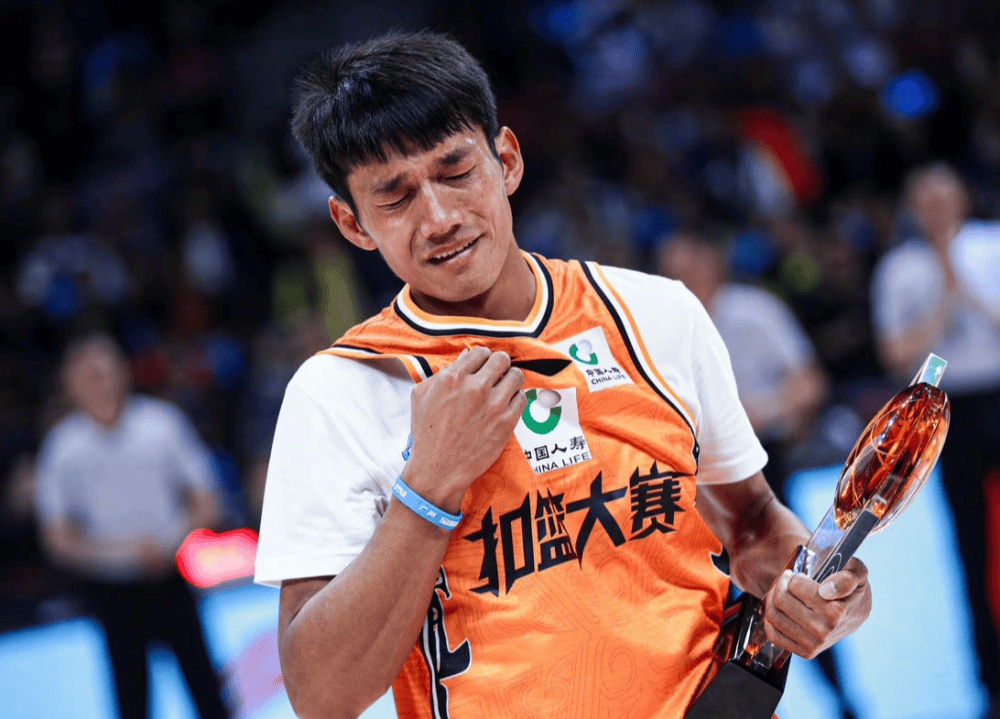 包含爱游戏体育：CBA球员转会市场风云变幻，引援补强备战新赛季的词条